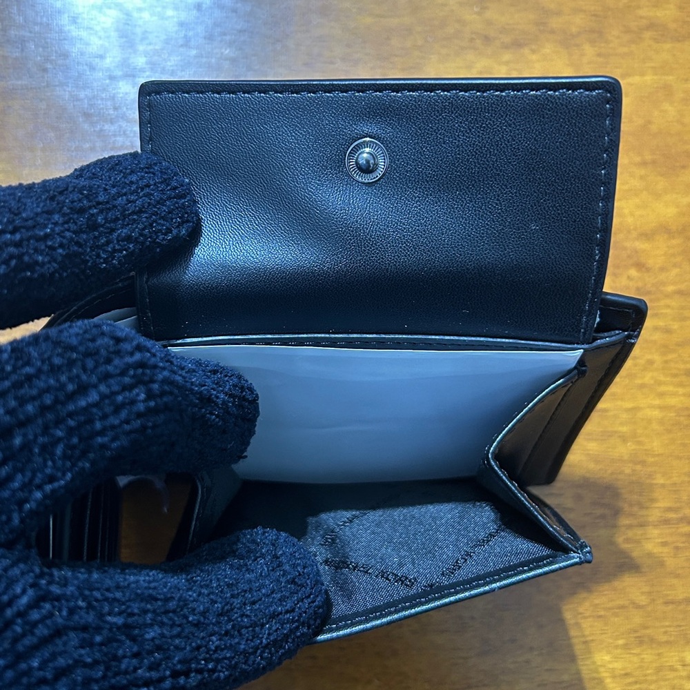 NWT $158 Michael Kors bifold wallet with coin pocket - Picture 13 of 14